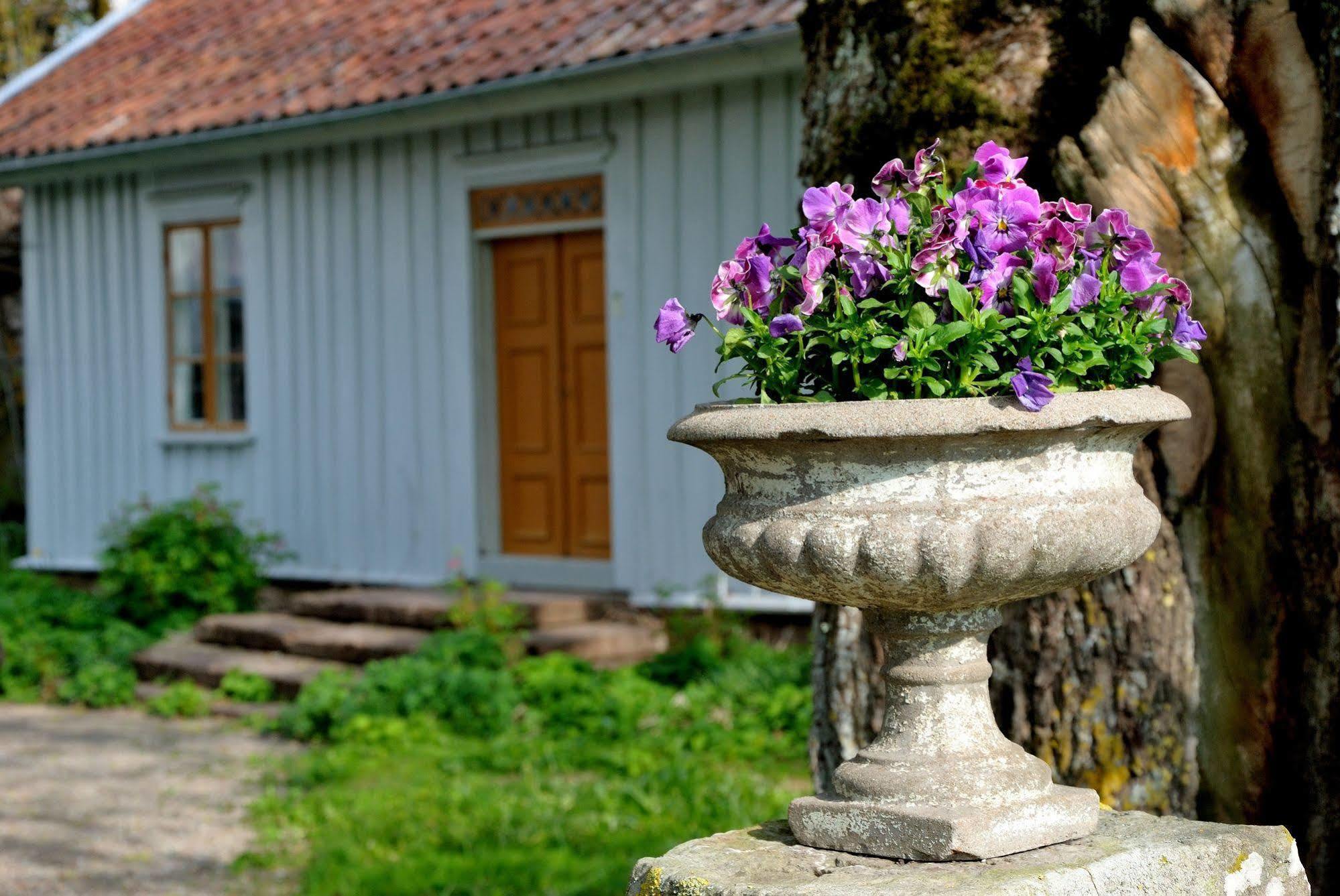 Naestegarden Bed & Breakfast Satuna Bagian luar foto